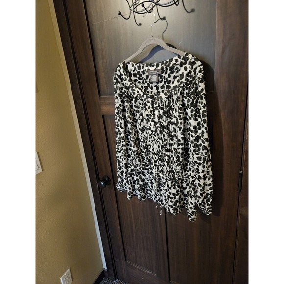 EUC Women's Plus Chiffon Sheer Black & White Leaf Print Blouse Top Size 2X 18-20 - Picture 2 of 7